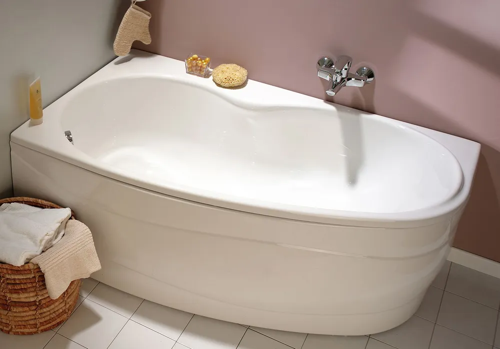  Asymmetrical right-hand bathtub + running board